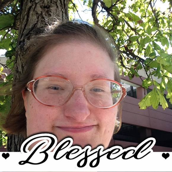 Meet your Posher, Julianne - Picture 1 of 1